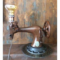 Lampe d'atelier / machine à coudre
